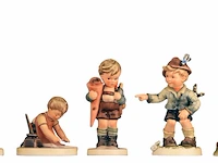 A large collection of ca. 80 hummel figurines - afbeelding 5 van  15