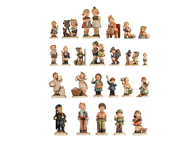 A large collection of ca. 80 hummel figurines - afbeelding 1 van  15