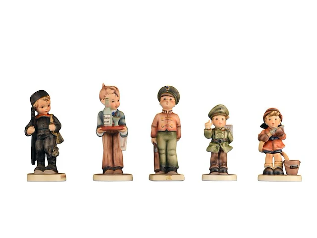 A large collection of ca. 80 hummel figurines - afbeelding 8 van  15