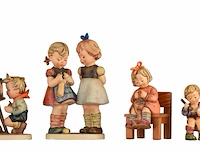 A large collection of ca. 80 hummel figurines - afbeelding 11 van  15