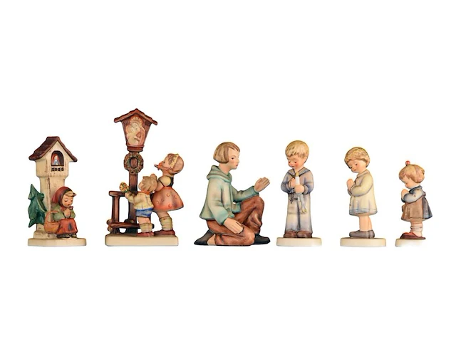 A large collection of ca. 80 hummel figurines - afbeelding 12 van  15