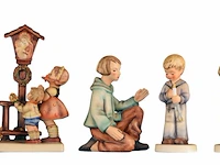 A large collection of ca. 80 hummel figurines - afbeelding 12 van  15