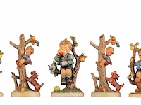 A large collection of ca. 80 hummel figurines - afbeelding 13 van  15