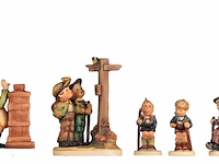 A large collection of ca. 80 hummel figurines - afbeelding 2 van  14
