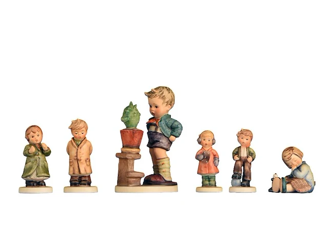 A large collection of ca. 80 hummel figurines - afbeelding 5 van  14