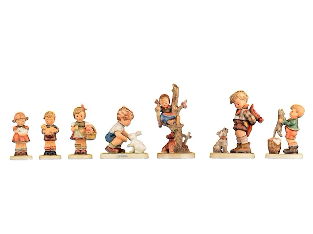 A large collection of ca. 80 hummel figurines - afbeelding 8 van  14