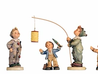 A large collection of ca. 80 hummel figurines - afbeelding 9 van  14