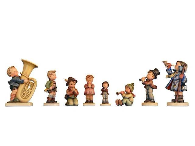 A large collection of ca. 80 hummel figurines - afbeelding 11 van  14