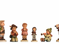 A large collection of ca. 80 hummel figurines - afbeelding 11 van  14