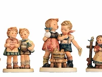 A large collection of ca. 80 hummel figurines - afbeelding 12 van  14