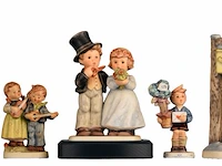 A large collection of ca. 80 hummel figurines - afbeelding 13 van  14