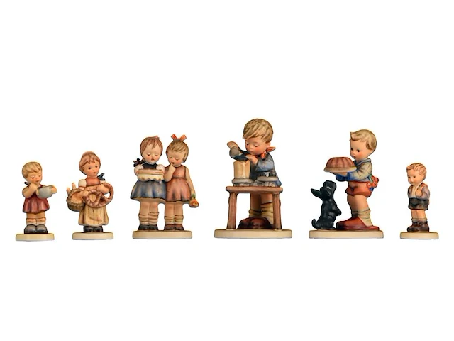 A large collection of ca. 80 hummel figurines - afbeelding 14 van  14