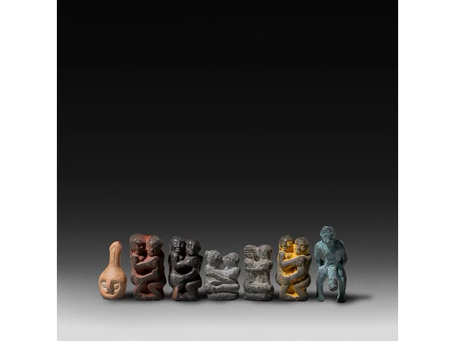 A large collection of small thai palad khik phallic amulets, h 6,5 cm (tallest) - afbeelding 3 van  5