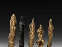 A large collection of small thai palad khik phallic amulets, h 6,5 cm (tallest) - afbeelding 4 van  5