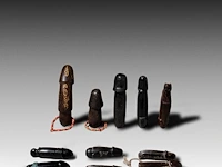 A large collection of thai palad khik phallic amulets, h 9,5 cm (tallest) - afbeelding 3 van  4