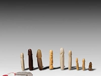 A large collection of thai palad khik phallic amulets, h 9,5 cm (tallest) - afbeelding 4 van  4