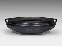 A large indian bronze urli temple bowl, 19thc, h 22 - ø 77 cm - afbeelding 3 van  8