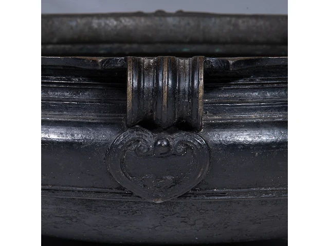 A large indian bronze urli temple bowl, 19thc, h 22 - ø 77 cm - afbeelding 6 van  8
