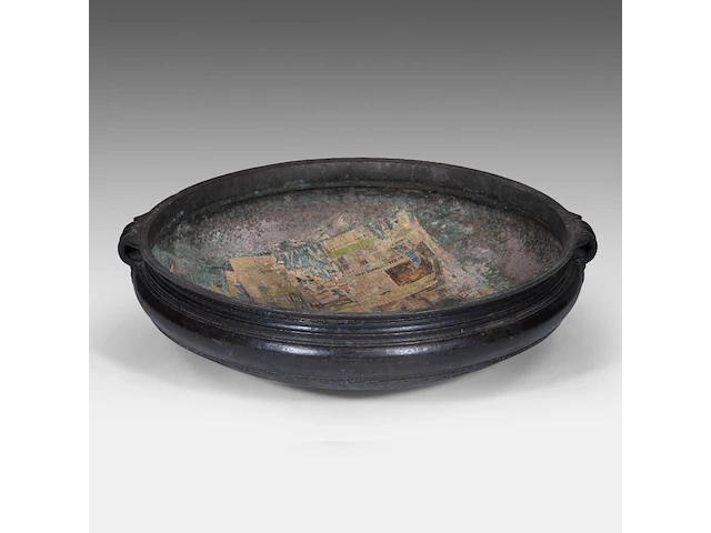A large indian bronze urli temple bowl, 19thc, h 22 - ø 77 cm - afbeelding 7 van  8