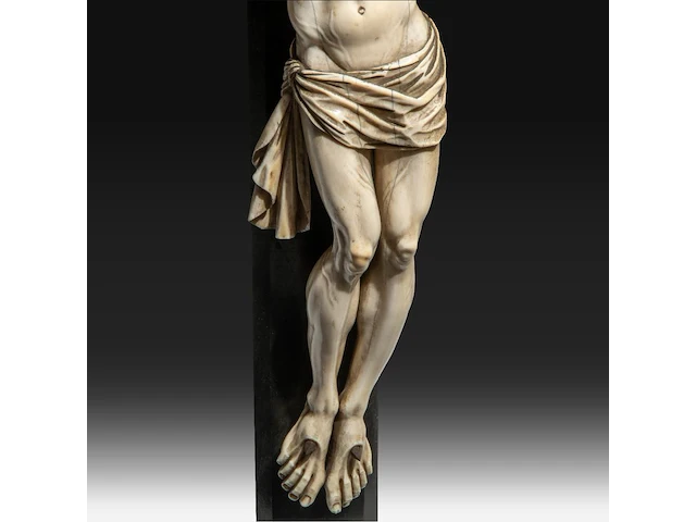 A large ivory corpus christi, 19thc, total h 86 cm - ivory h 63 cm - total weight 4,3 kg (+) - afbeelding 6 van  6