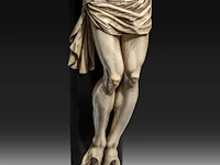 A large ivory corpus christi, 19thc, total h 86 cm - ivory h 63 cm - total weight 4,3 kg (+) - afbeelding 6 van  6