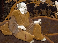 A large japanese black and gold lacquered panel with shibayama inlay of ivory and mother-of-pearl depicting a man resting under a tree being offered a fish by a passing salesman, meiji/taisho period (early 20thc), frame - afbeelding 2 van  10