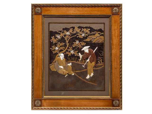A large japanese black and gold lacquered panel with shibayama inlay of ivory and mother-of-pearl depicting a man resting under a tree being offered a fish by a passing salesman, meiji/taisho period (early 20thc), frame - afbeelding 7 van  10
