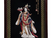 A large japanese black lacquered panel with shibayama inlay of ivory, mother-of-pearl and coloured bone depicting a fine lady, meiji/taisho period (early 20thc), 103x62 cm - 10,4 kg (+) - afbeelding 4 van  11