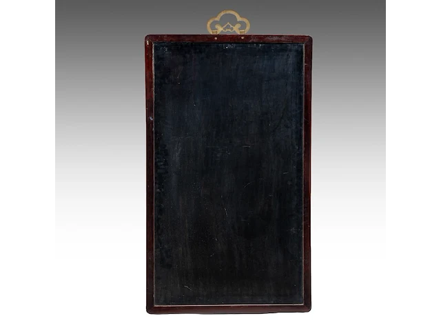 A large japanese black lacquered panel with shibayama inlay of ivory, mother-of-pearl and coloured bone depicting a fine lady, meiji/taisho period (early 20thc), 103x62 cm - 10,4 kg (+) - afbeelding 10 van  11