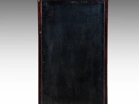 A large japanese black lacquered panel with shibayama inlay of ivory, mother-of-pearl and coloured bone depicting a fine lady, meiji/taisho period (early 20thc), 103x62 cm - 10,4 kg (+) - afbeelding 10 van  11
