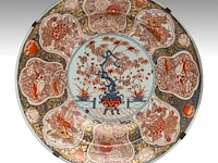 A large japanese imari 'flower basket' deep plate, edo period, ø 54,5 cm