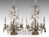 A large pair of brass and crystal cut girandoles with a central spiral shape, 19thc 101 cm. (39.75 in.) - afbeelding 3 van  4