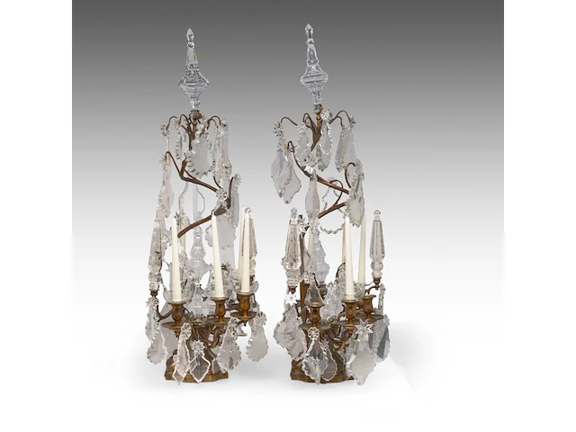 A large pair of brass and crystal cut girandoles with a central spiral shape, 19thc 101 cm. (39.75 in.) - afbeelding 4 van  4