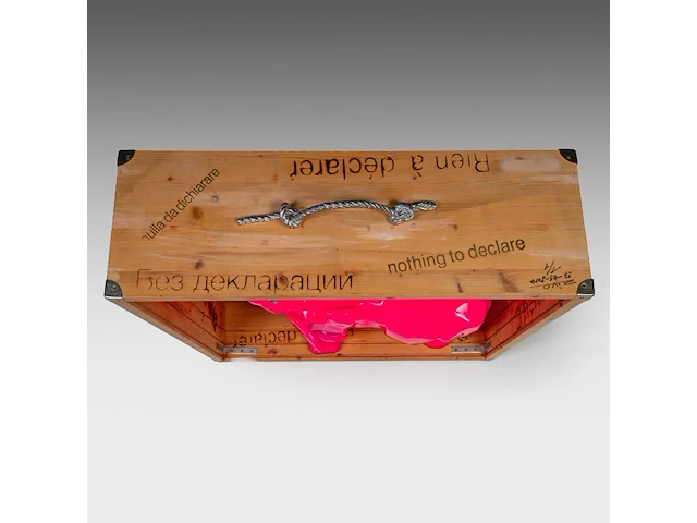 A large pink and aluminium resin elephant by zivo (1950) in a wooden frame, 2014 88 x 85 cm. (34.64 x 33.46 in.) - afbeelding 6 van  7