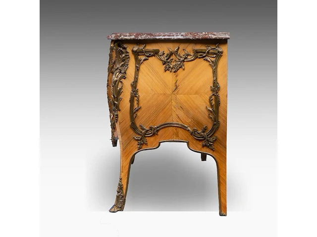 A large rococo-style gilt-bronze-mounted marquetry commode with a rouge royal marble top, late 19thc 109 x 189 x 134 cm. (42.90 x 74.40 x 52.75 in.) - afbeelding 3 van  6