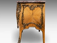 A large rococo-style gilt-bronze-mounted marquetry commode with a rouge royal marble top, late 19thc 109 x 189 x 134 cm. (42.90 x 74.40 x 52.75 in.) - afbeelding 3 van  6