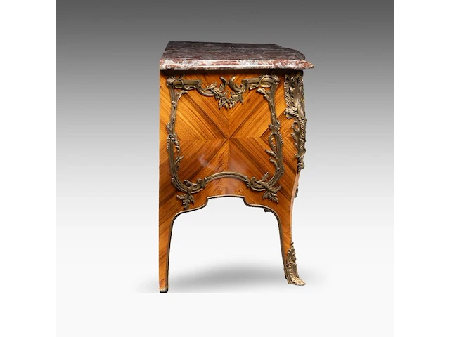 A large rococo-style gilt-bronze-mounted marquetry commode with a rouge royal marble top, late 19thc 109 x 189 x 134 cm. (42.90 x 74.40 x 52.75 in.) - afbeelding 5 van  6
