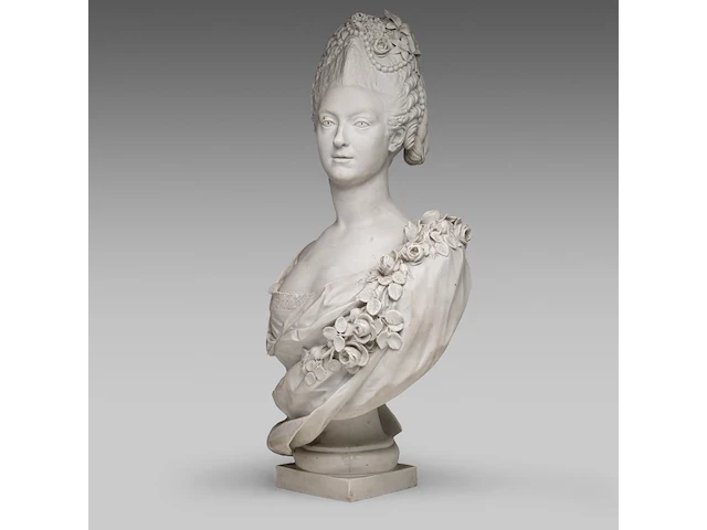 A large sèvres-type biscuit bust of marie-adélaïde-clotilde de france, queen of sardinia (1759-1802) 72 cm. (28.35 in.) - afbeelding 2 van  7