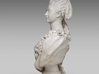 A large sèvres-type biscuit bust of marie-adélaïde-clotilde de france, queen of sardinia (1759-1802) 72 cm. (28.35 in.) - afbeelding 3 van  7