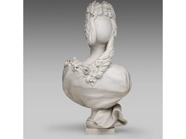 A large sèvres-type biscuit bust of marie-adélaïde-clotilde de france, queen of sardinia (1759-1802) 72 cm. (28.35 in.) - afbeelding 4 van  7
