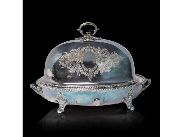 A large silver plate armorial cloche and warming tray, 'n'oubliez', elkington & co, total h 45 cm - afbeelding 5 van  26