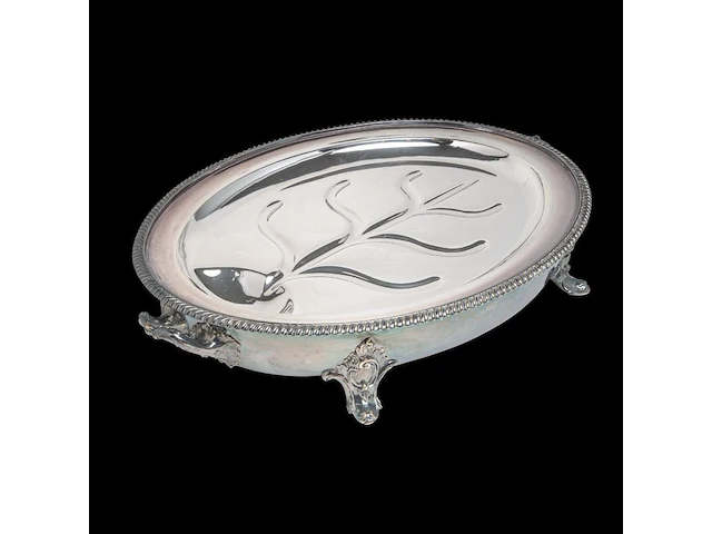 A large silver plate armorial cloche and warming tray, 'n'oubliez', elkington & co, total h 45 cm - afbeelding 11 van  26