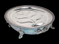 A large silver plate armorial cloche and warming tray, 'n'oubliez', elkington & co, total h 45 cm - afbeelding 15 van  26