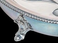 A large silver plate armorial cloche and warming tray, 'n'oubliez', elkington & co, total h 45 cm - afbeelding 17 van  26