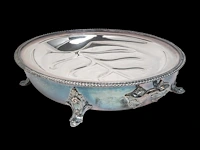 A large silver plate armorial cloche and warming tray, 'n'oubliez', elkington & co, total h 45 cm - afbeelding 25 van  26