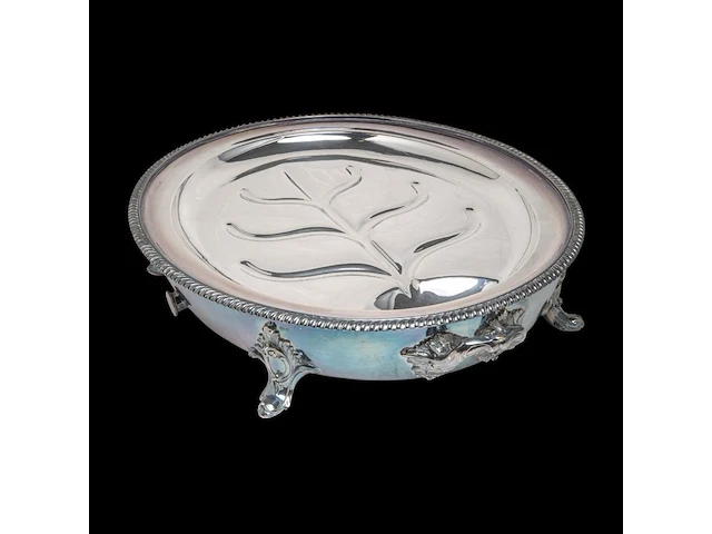 A large silver plate armorial cloche and warming tray, 'n'oubliez', elkington & co, total h 45 cm - afbeelding 26 van  26