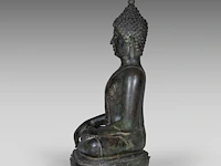A large thai bronze seated figure of buddha, sukhothai style, 15thc/16thc, total h 97 - l 69,5 cm 97 cm. (38.18 in.) - afbeelding 3 van  8