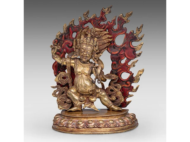 A large tibetan gilt bronze figure of vajrapani, 19thc, total h 32,5 cm - weight about 3816g - afbeelding 1 van  8