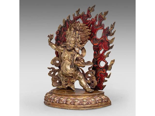 A large tibetan gilt bronze figure of vajrapani, 19thc, total h 32,5 cm - weight about 3816g - afbeelding 2 van  8