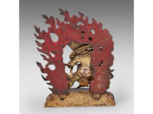 A large tibetan gilt bronze figure of vajrapani, 19thc, total h 32,5 cm - weight about 3816g - afbeelding 4 van  8